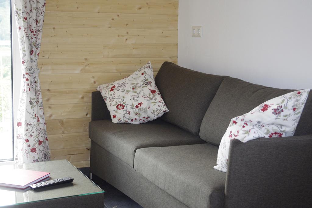 Huettenflair-Mosel Ferienwohnung Enkirch Ngoại thất bức ảnh